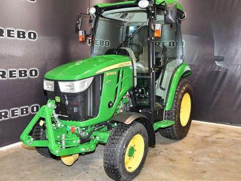 John Deere 3046R TRAKTOR