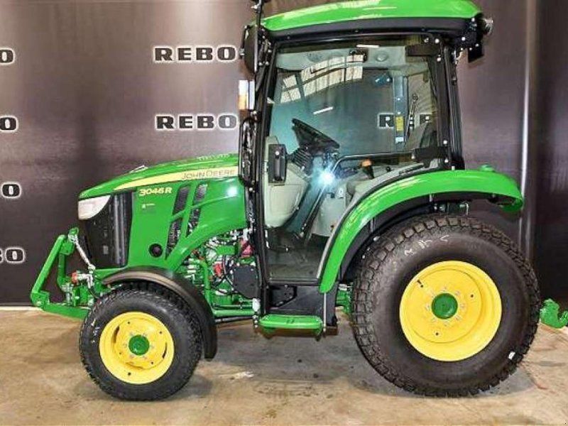John Deere 3046R TRAKTOR