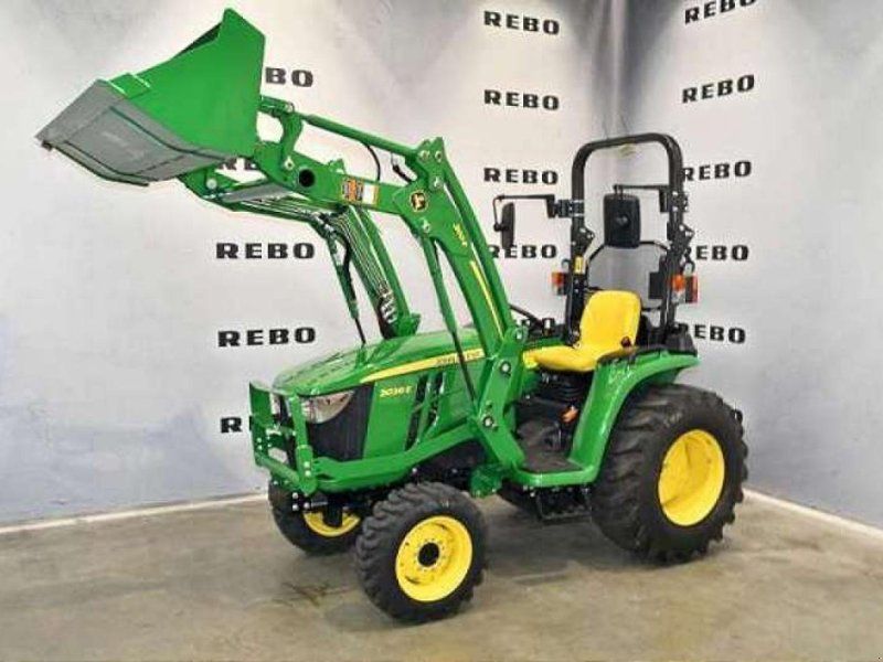 John Deere 3038E TRAKTOR