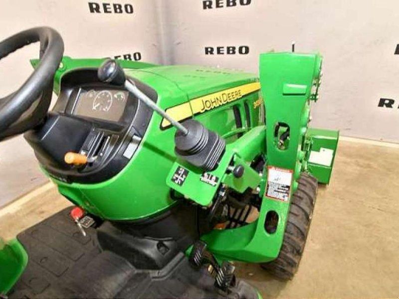 John Deere 3038E TRAKTOR