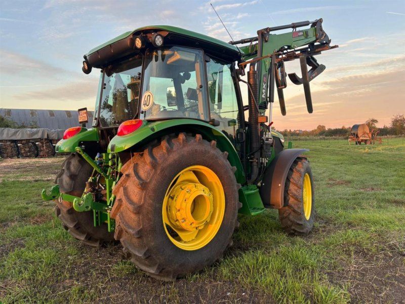 John Deere 5067E