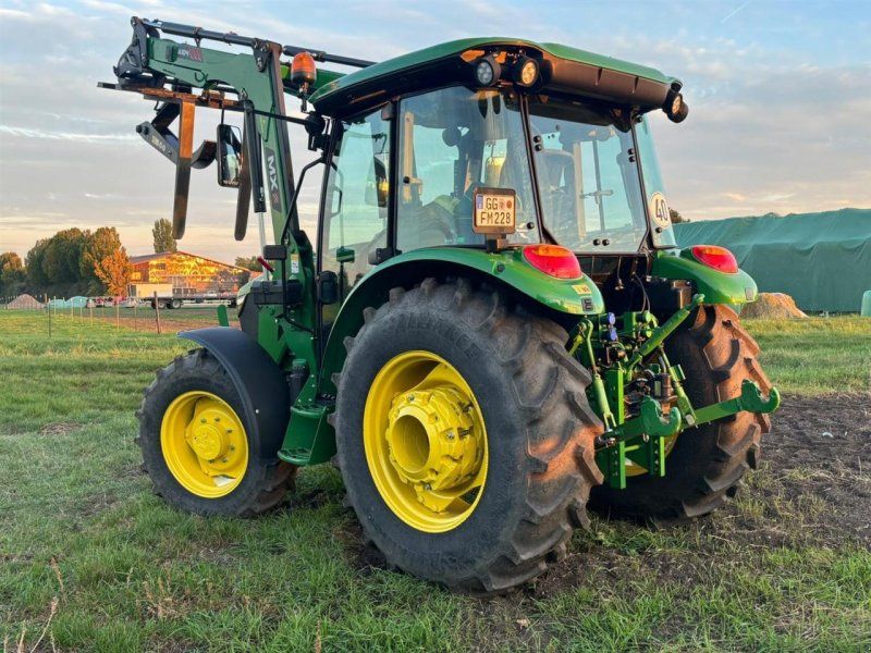 John Deere 5067E