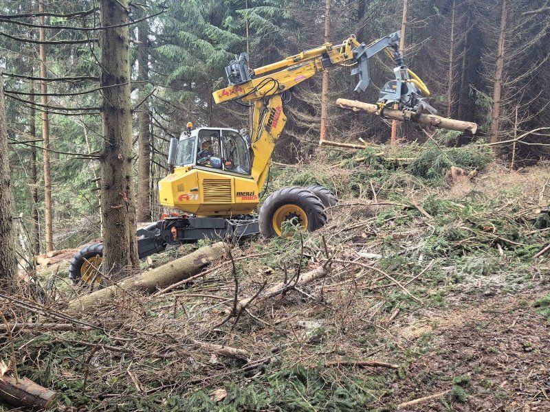 Kesla SH 20 mit Bagger Menzi Muck A71 T2