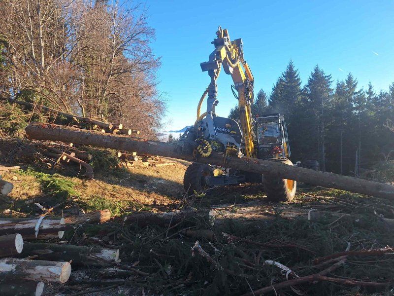 Kesla SH 20 mit Bagger Menzi Muck A71 T2
