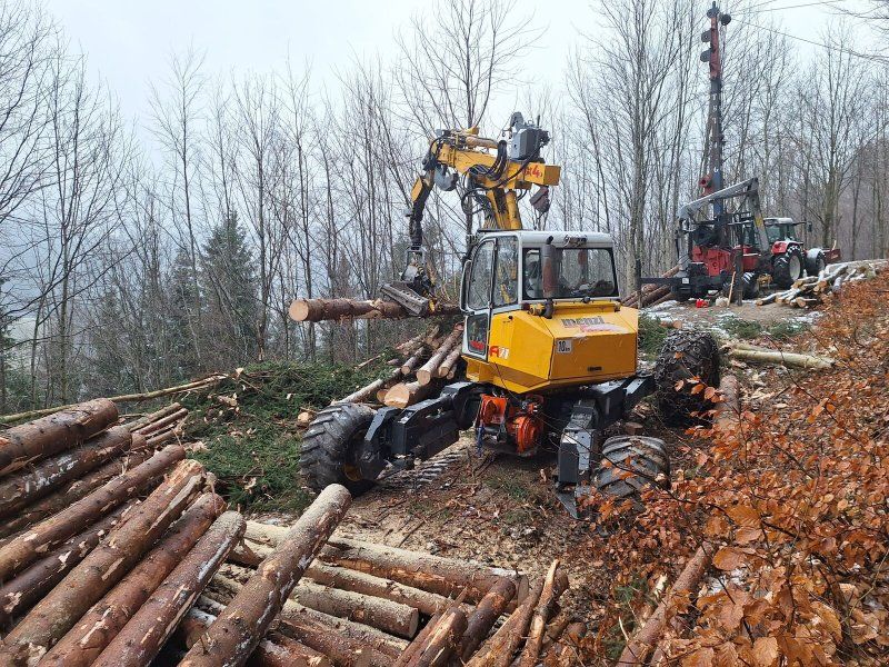 Kesla SH 20 mit Bagger Menzi Muck A71 T2