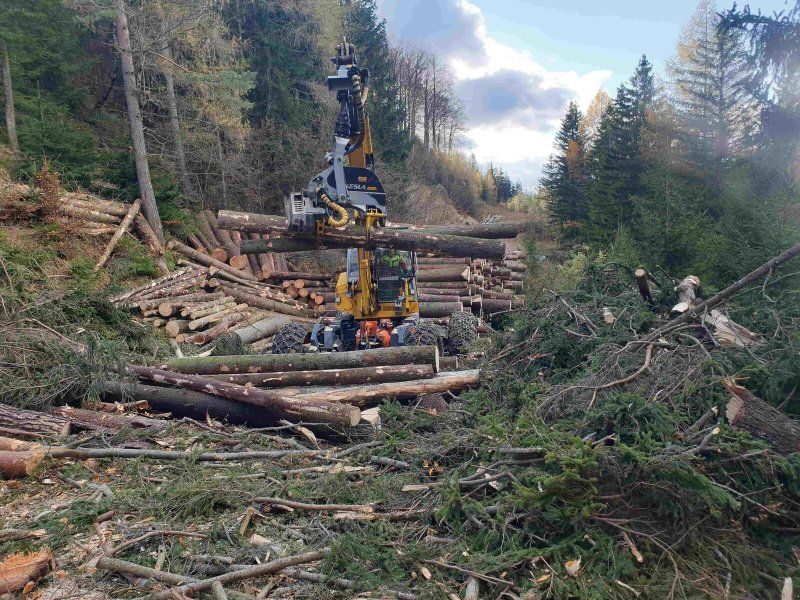 Kesla SH 20 mit Bagger Menzi Muck A71 T2