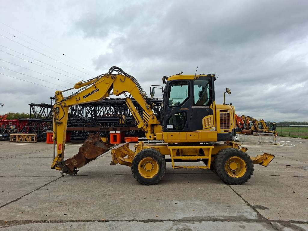 Komatsu PW 118 MR-8 (+ 3 buckets)