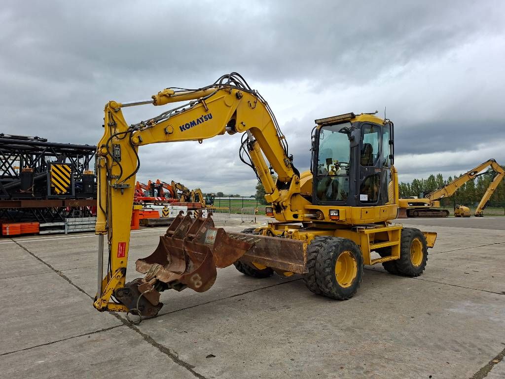 Komatsu PW 118 MR-8 (+ 3 buckets)
