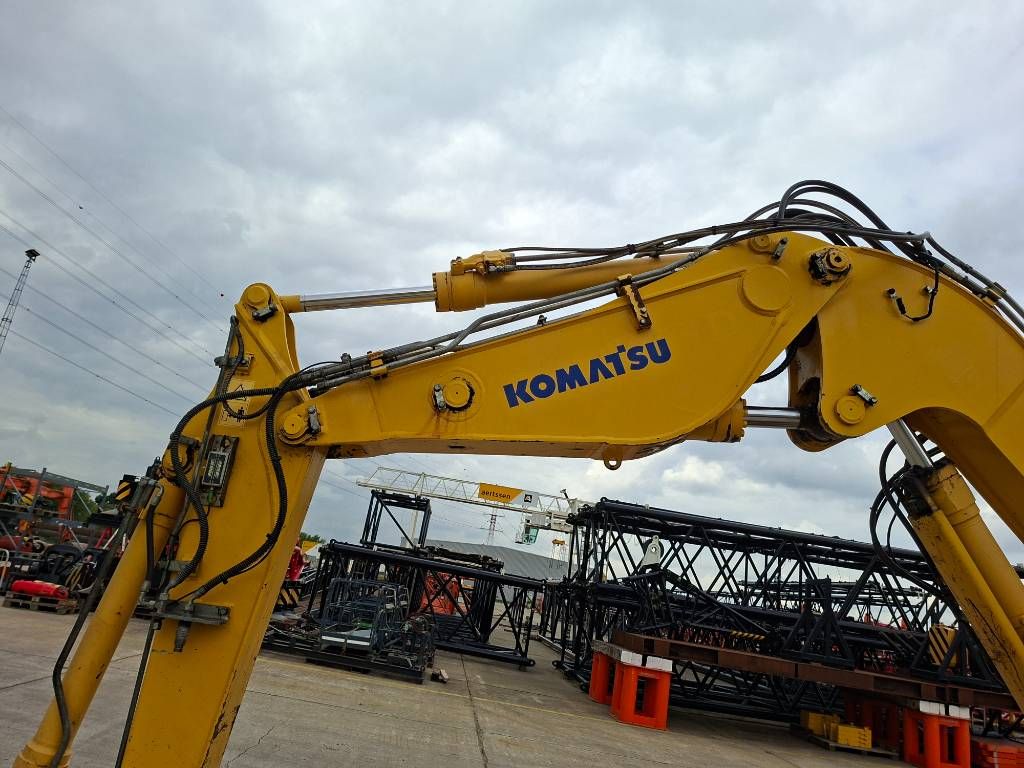Komatsu PW 118 MR-8 (+ 3 buckets)