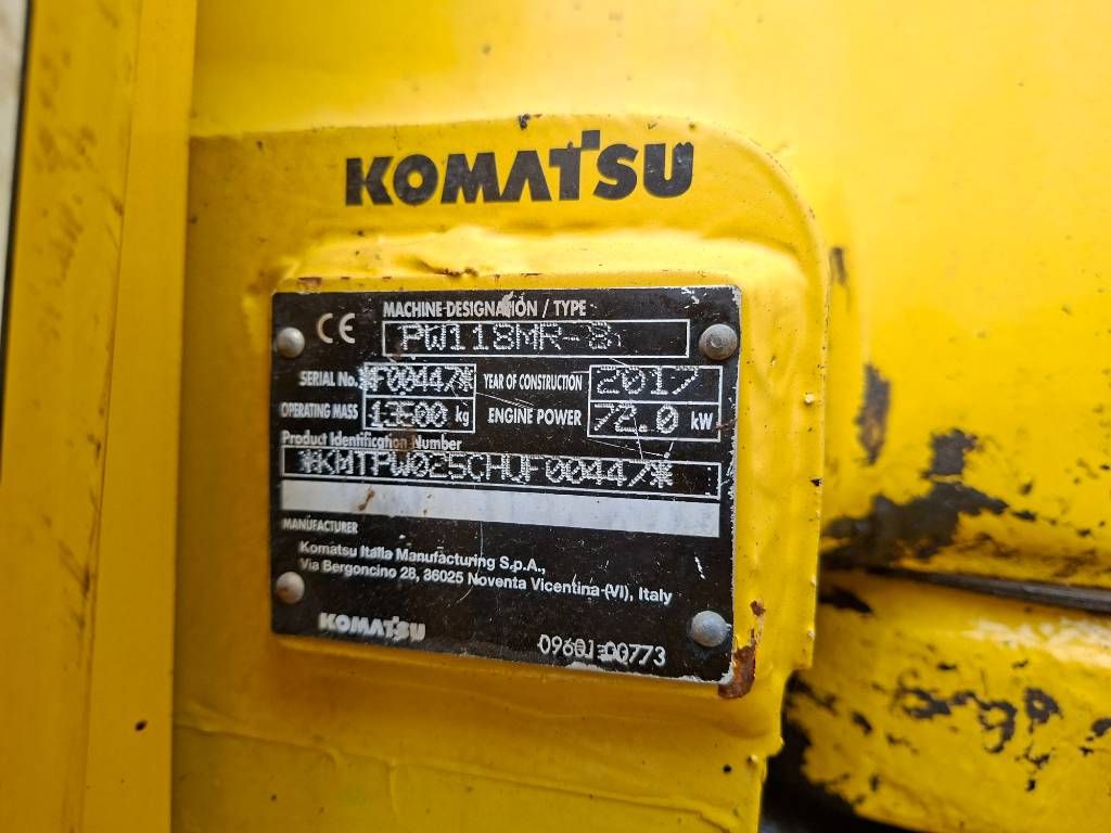 Komatsu PW 118 MR-8 (+ 3 buckets)