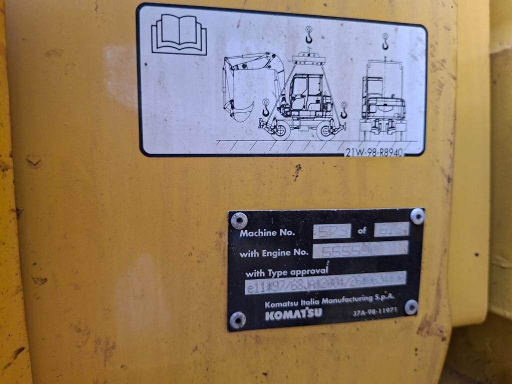 Komatsu PW 118 MR-8 (+ 3 buckets)