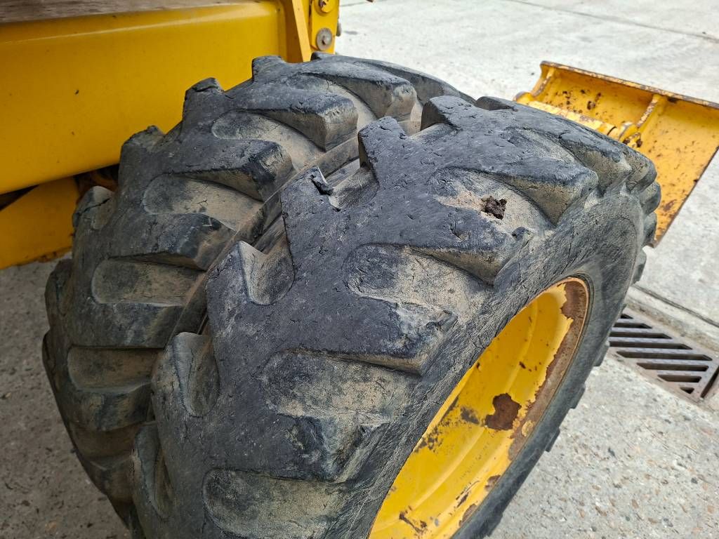 Komatsu PW 118 MR-8 (+ 3 buckets)