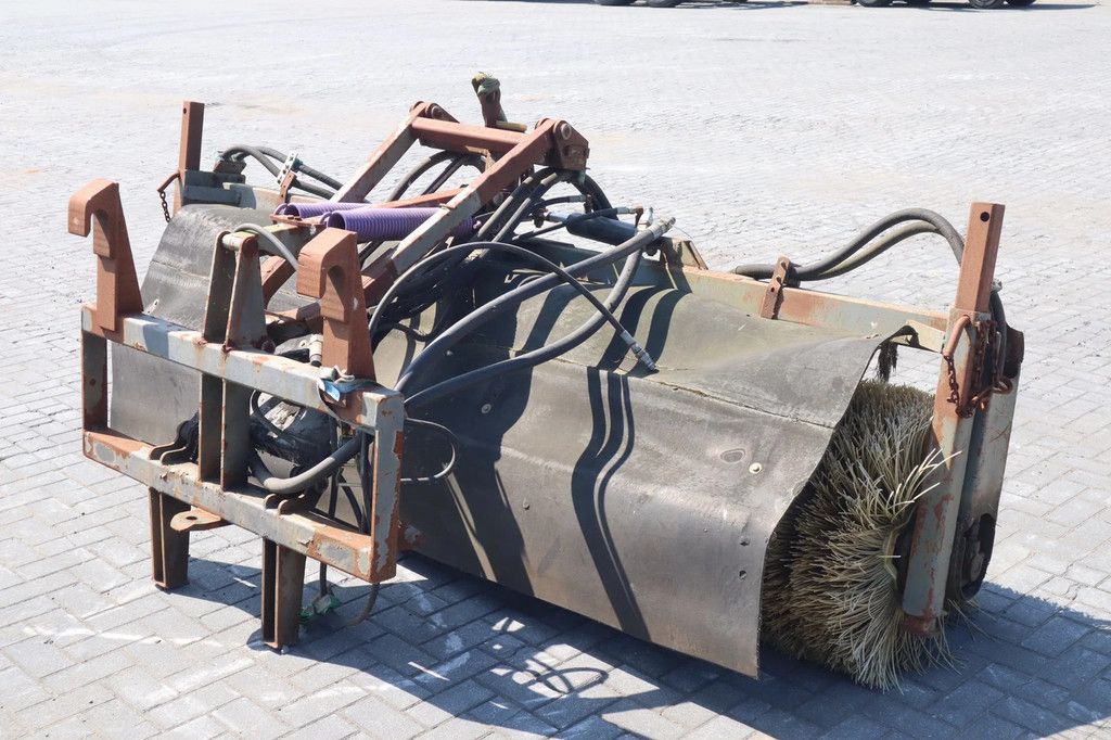 Merlo HYDRAULIC SWEEPER | BRUSH | VEEGBORSTEL | BURSTEL