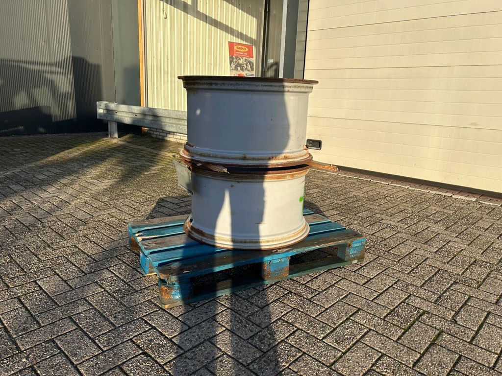 Massey Ferguson VELGEN 28X16 INCH