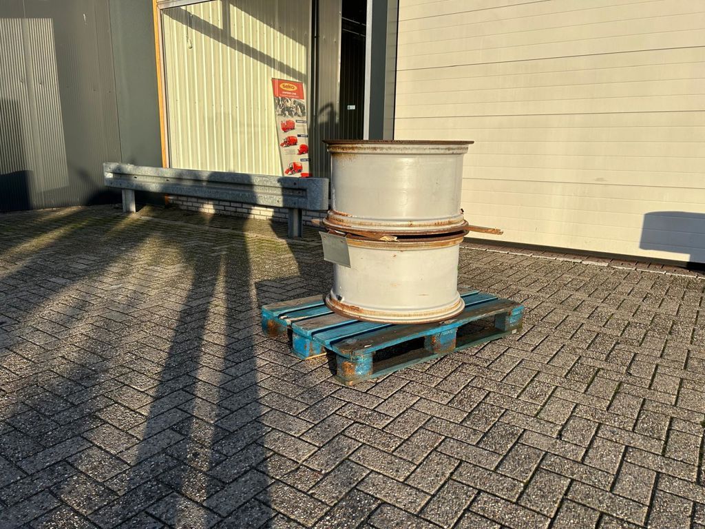 Massey Ferguson VELGEN 28X16 INCH