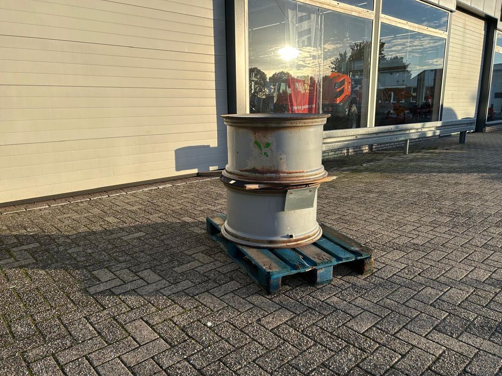 Massey Ferguson VELGEN 28X16 INCH
