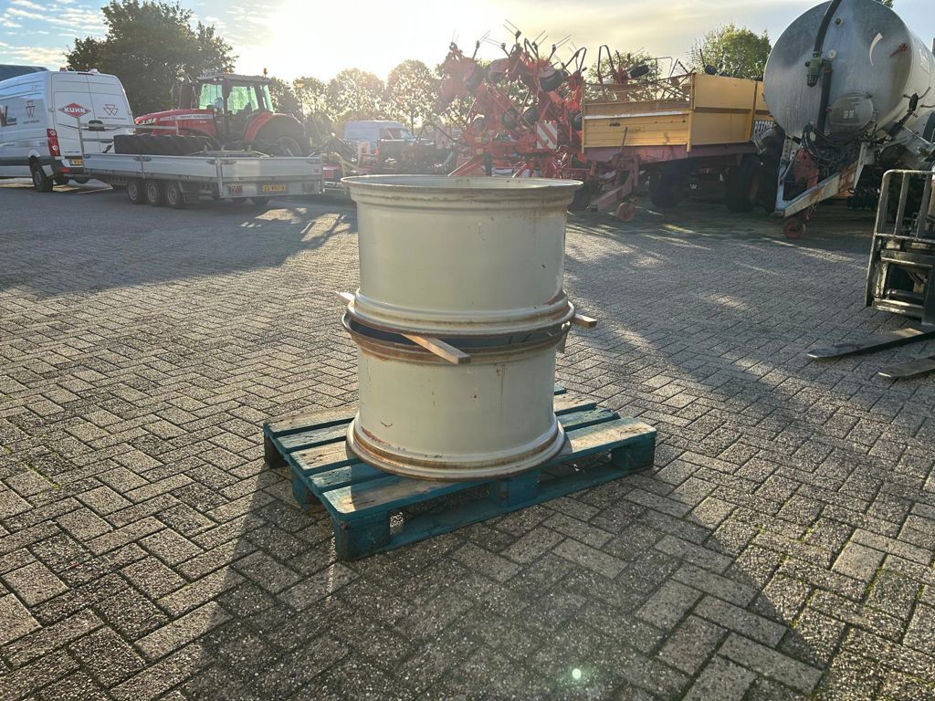 Massey Ferguson VELGEN 28X16 INCH