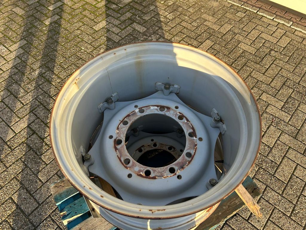 Massey Ferguson VELGEN 28X16 INCH