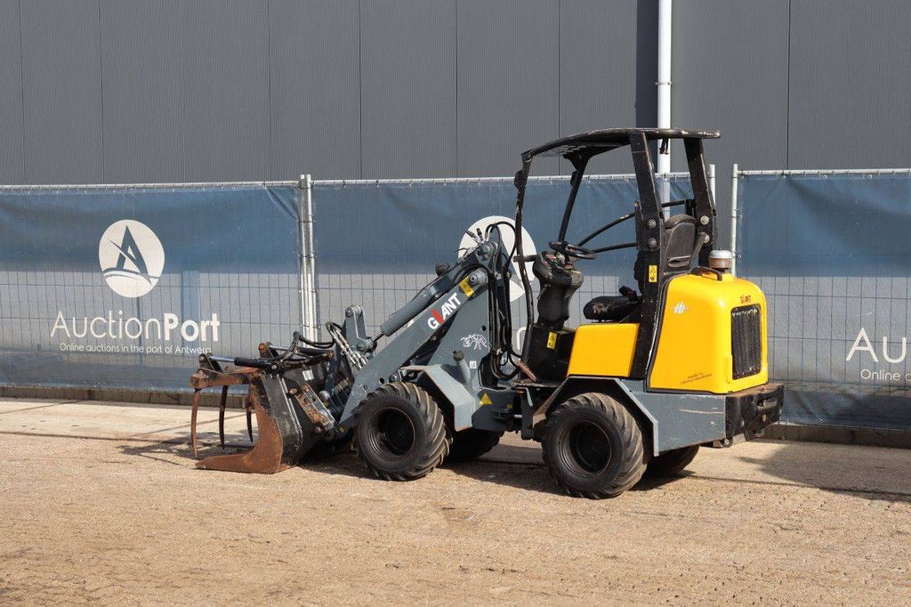 Articulated loader Giant D263SW Diesel 2011 with manure clamp