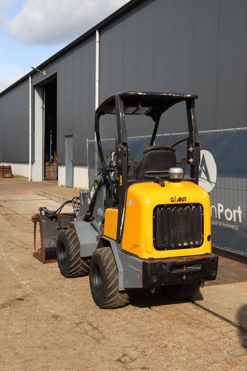 Articulated loader Giant D263SW Diesel 2011 with manure clamp