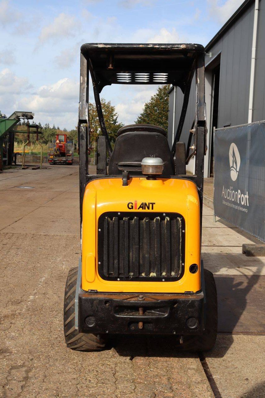 Articulated loader Giant D263SW Diesel 2011 with manure clamp