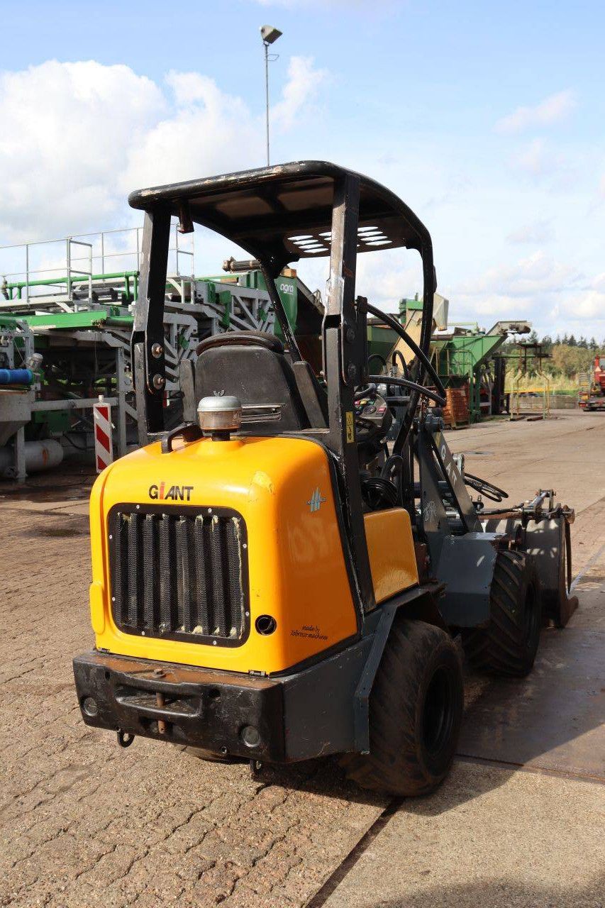 Articulated loader Giant D263SW Diesel 2011 with manure clamp