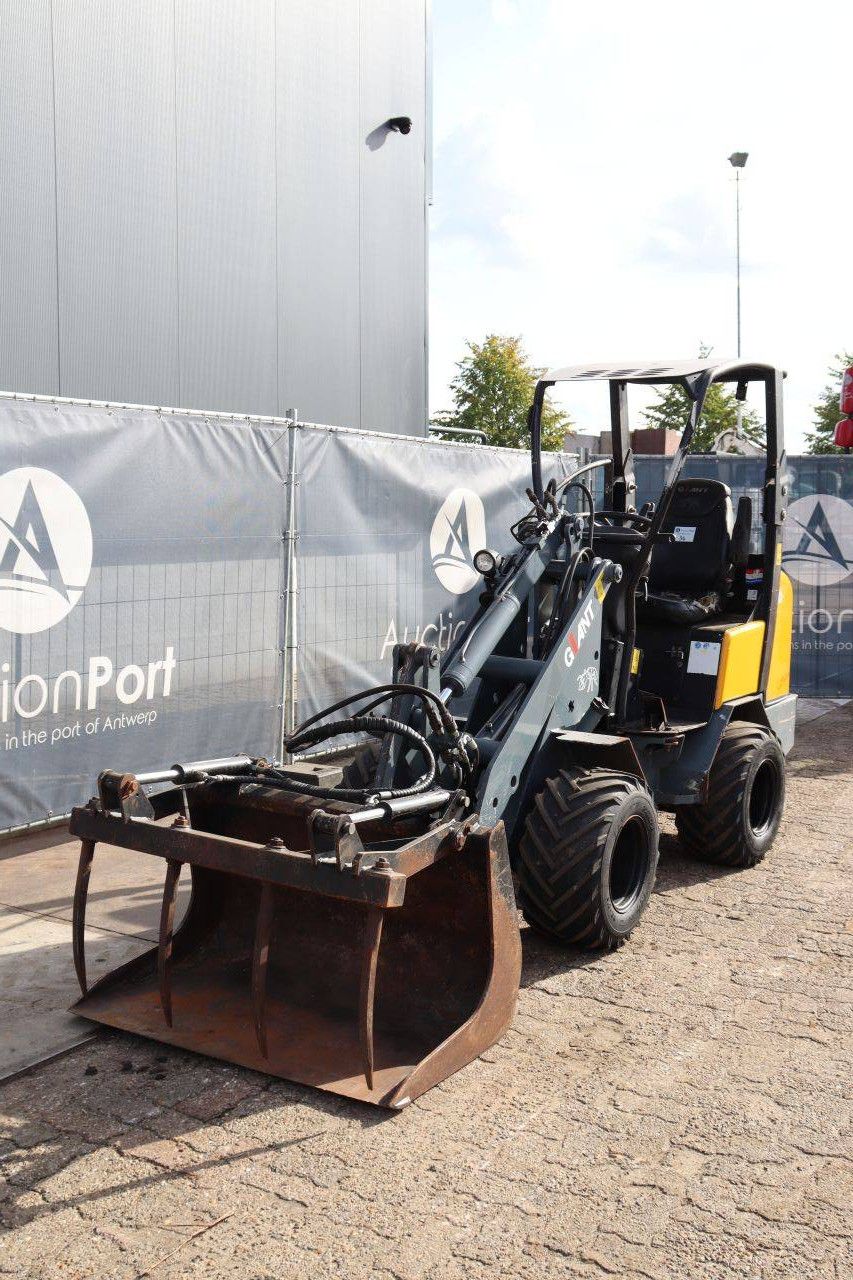 Articulated loader Giant D263SW Diesel 2011 with manure clamp