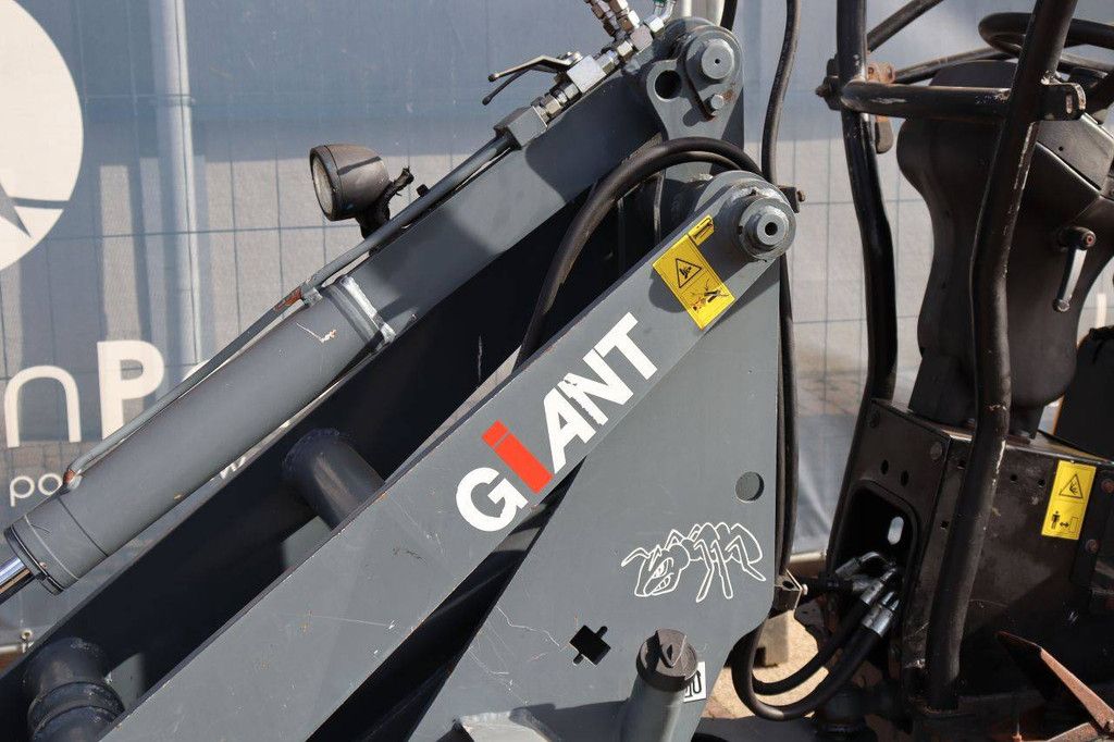 Articulated loader Giant D263SW Diesel 2011 with manure clamp