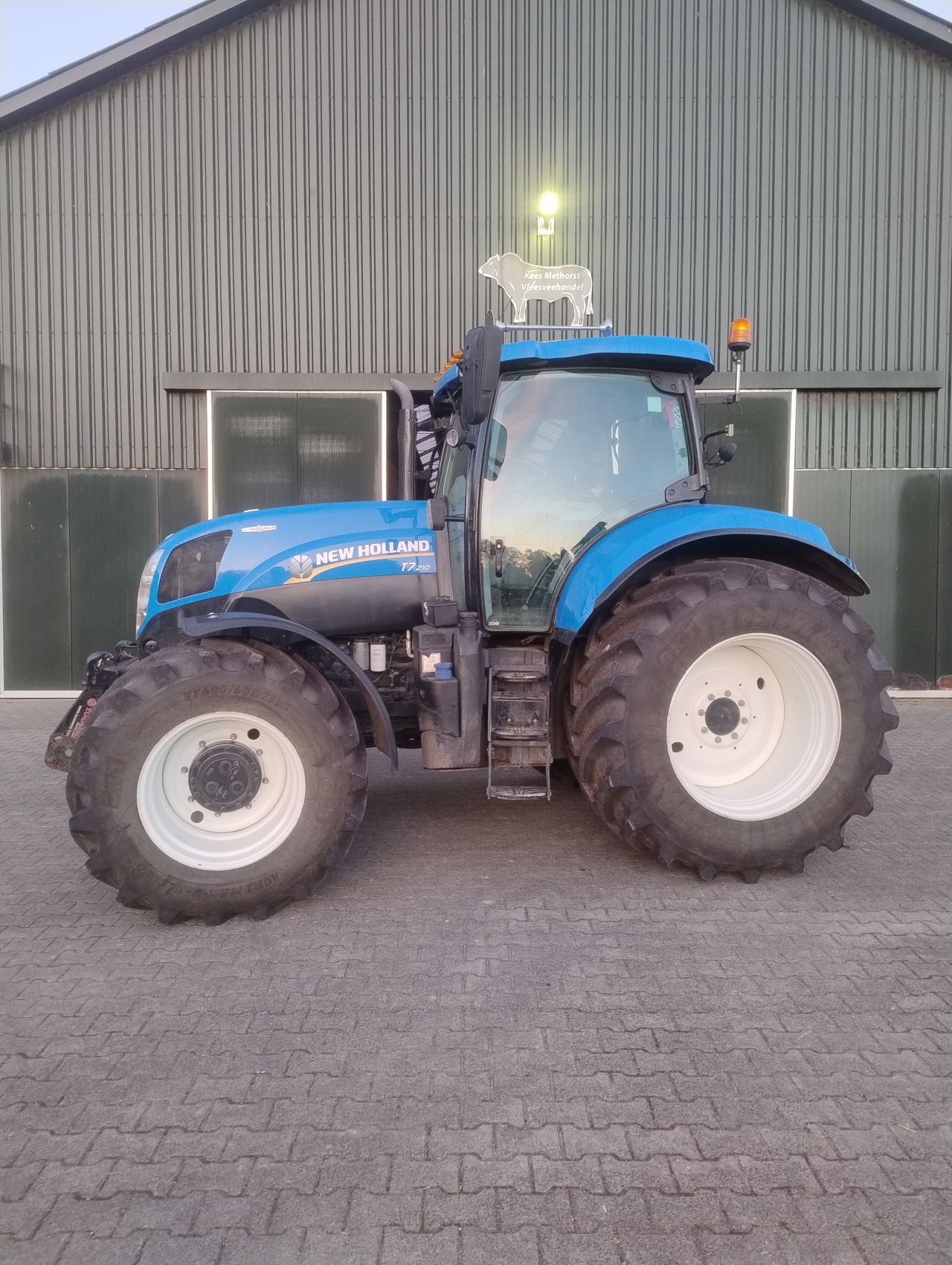 New Holland T7 210