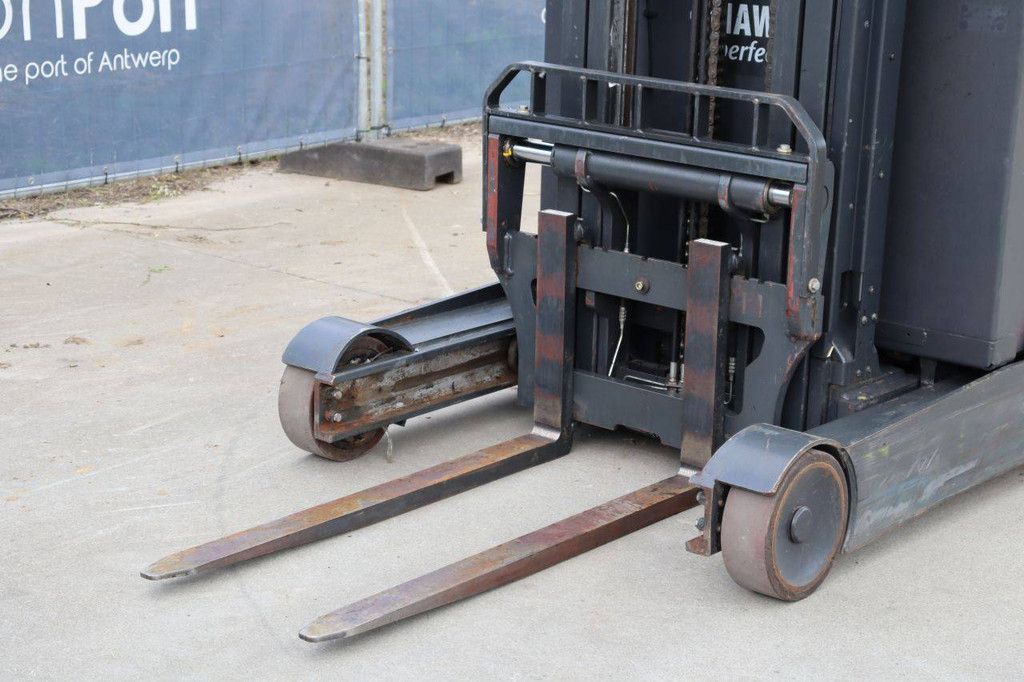 Fenwick-Linde R14-01 Electric Reach Truck 1400kg 8.6m 2017