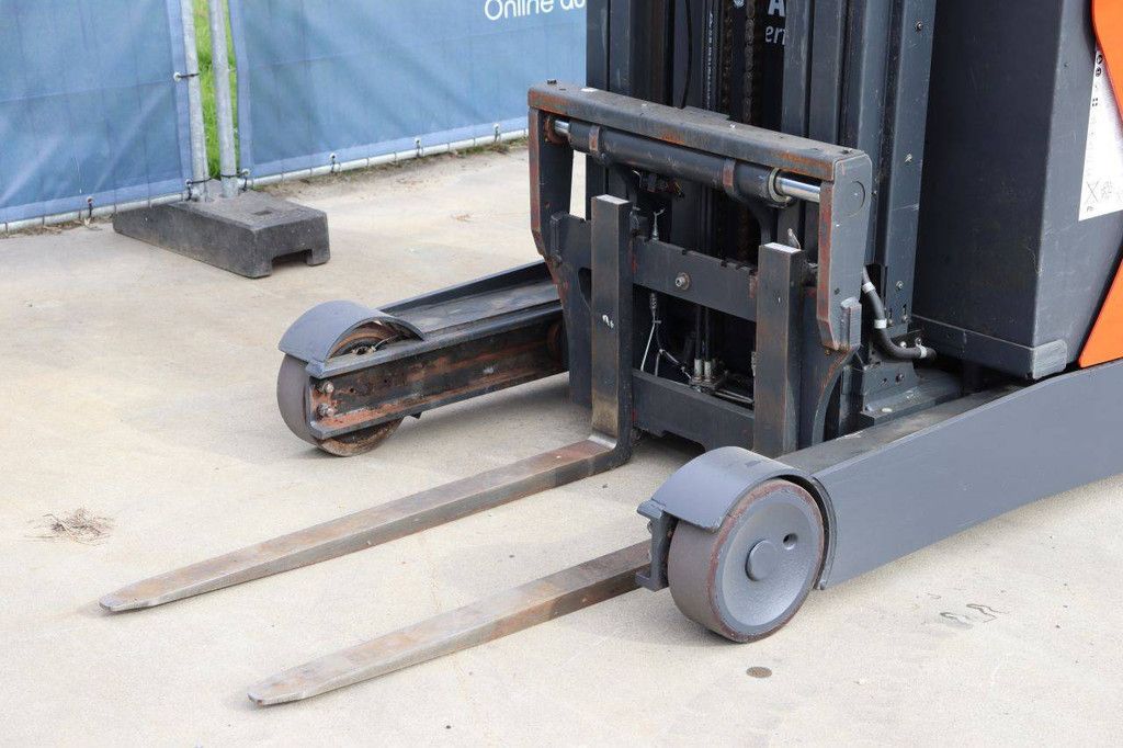 Fenwick-Linde R14-01 Electric Reach Truck 1400kg 8.0m 2020