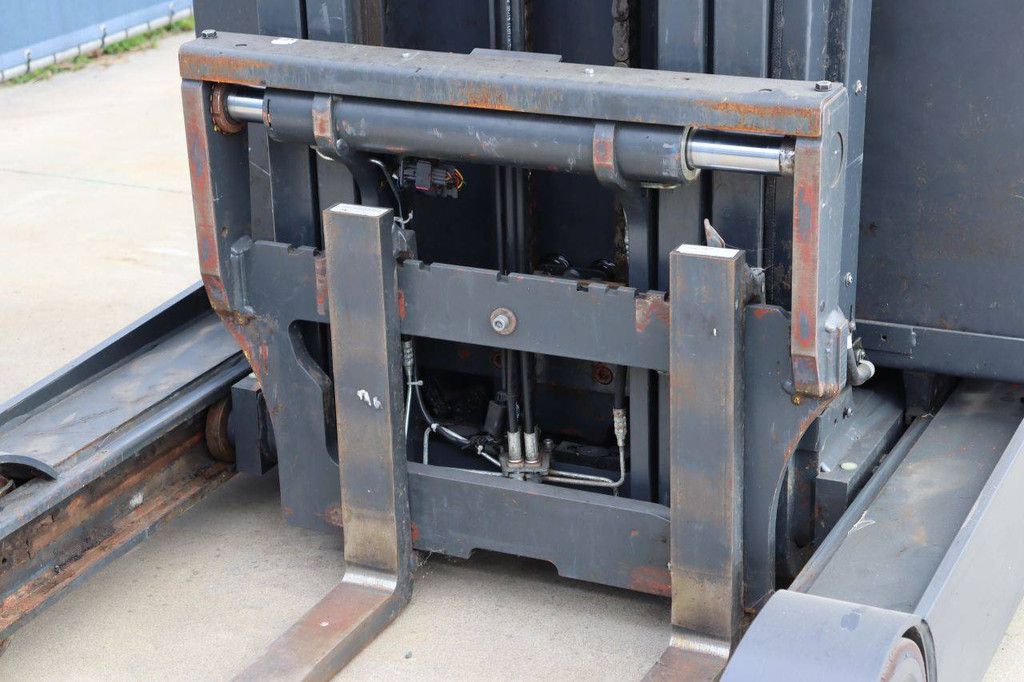 Fenwick-Linde R14-01 Electric Reach Truck 1400kg 8.0m 2020