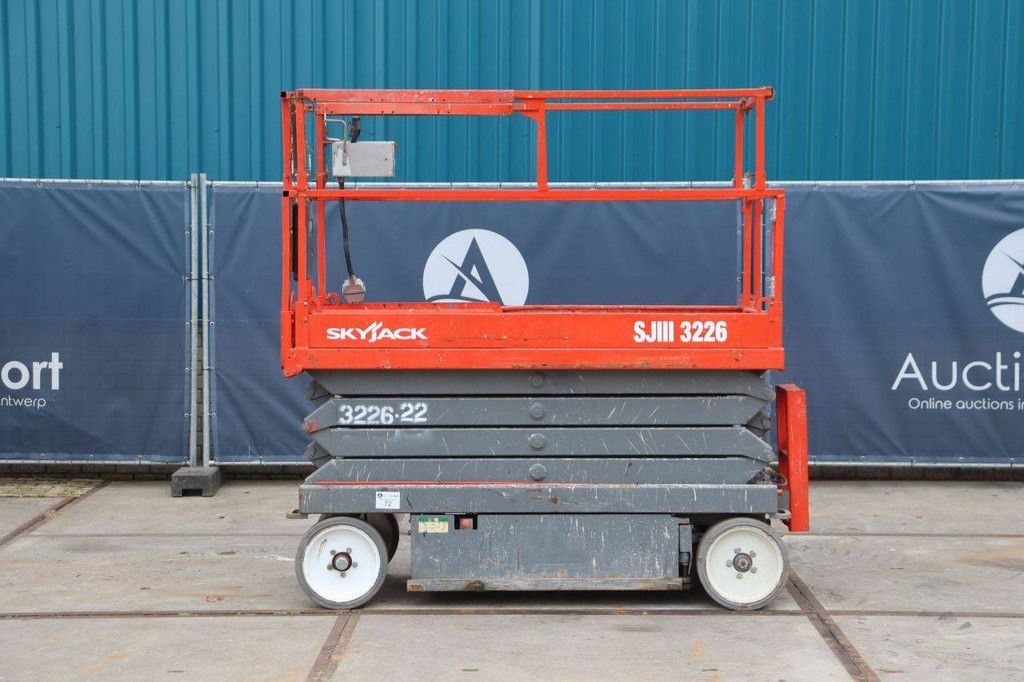 Skyjack SJIII-3226 Electric Scissor Lift 227kg 9.9m 2009
