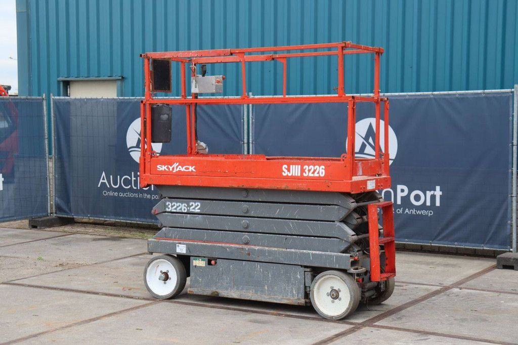 Skyjack SJIII-3226 Electric Scissor Lift 227kg 9.9m 2009