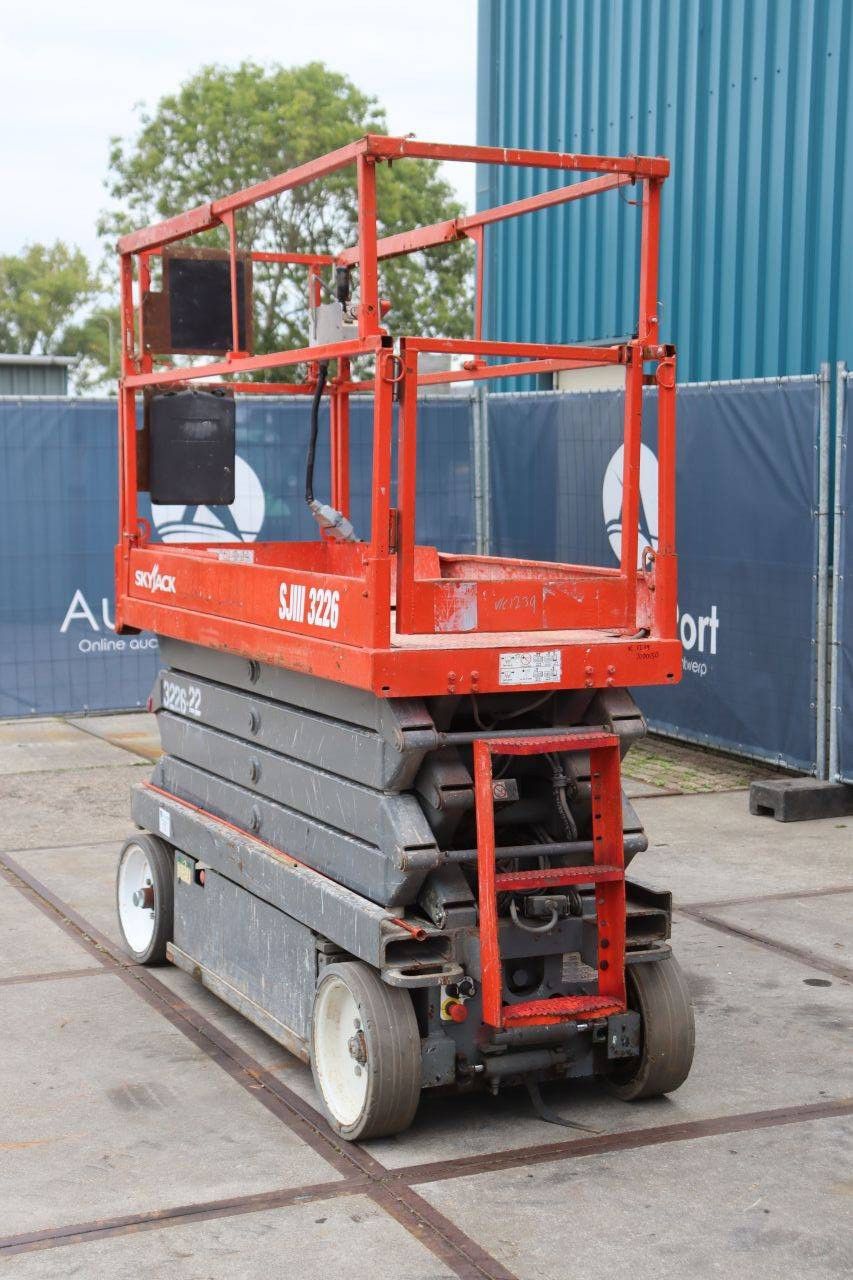 Skyjack SJIII-3226 Electric Scissor Lift 227kg 9.9m 2009