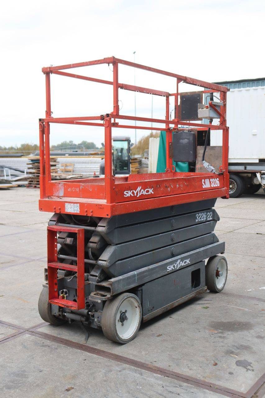 Skyjack SJIII-3226 Electric Scissor Lift 227kg 9.9m 2009