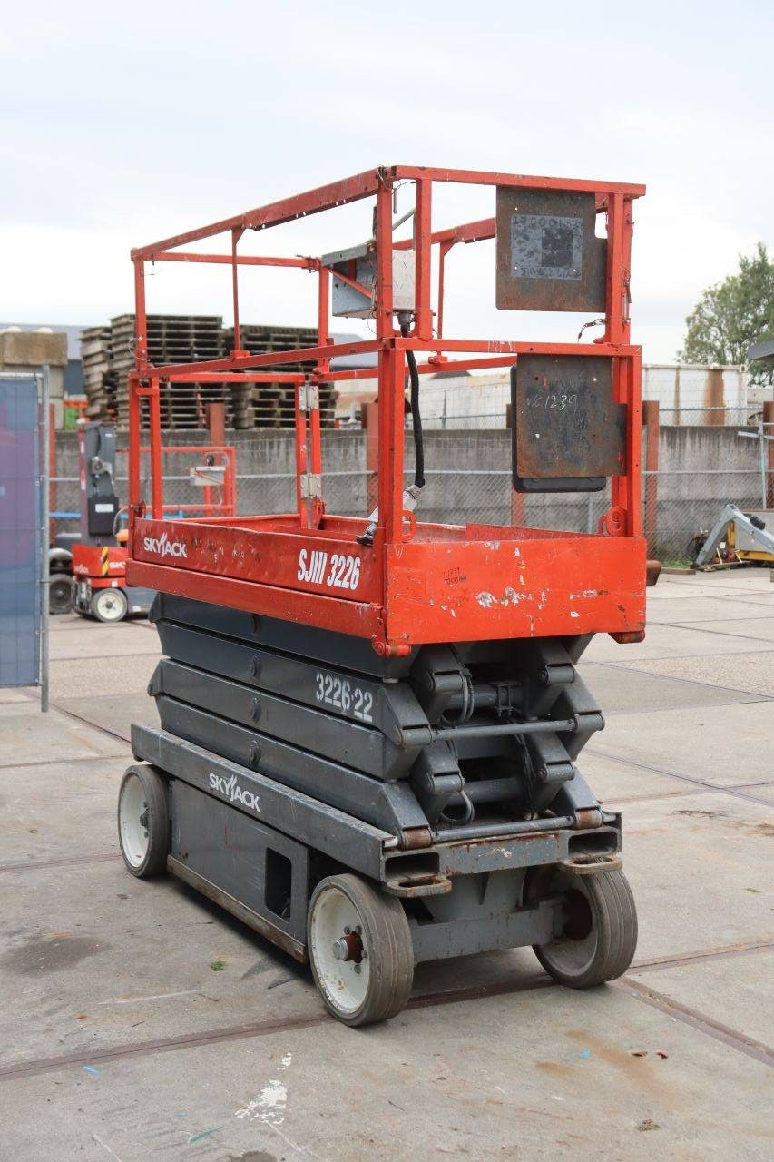 Skyjack SJIII-3226 Electric Scissor Lift 227kg 9.9m 2009