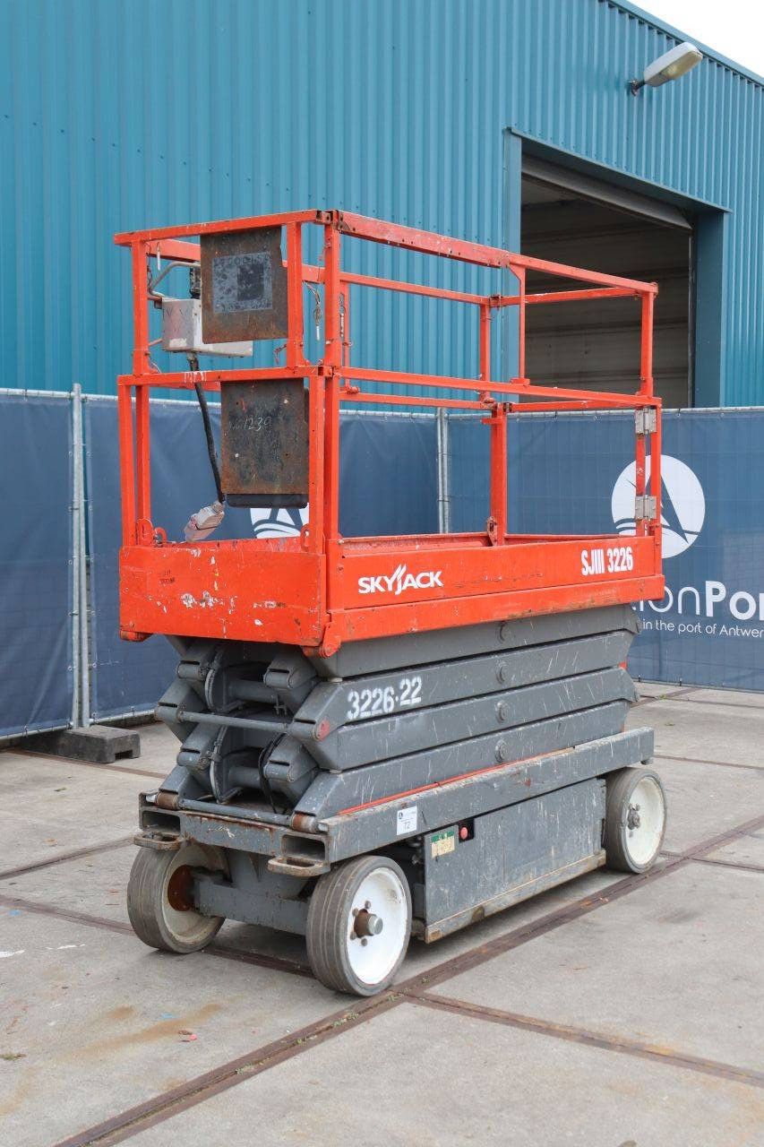 Skyjack SJIII-3226 Electric Scissor Lift 227kg 9.9m 2009