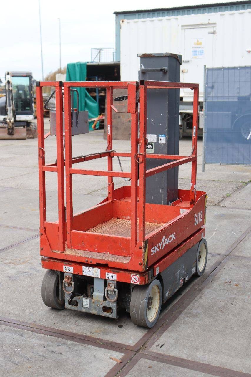 Skyjack SJ12 Electric Mast Lift 227kg 5.6m 2013
