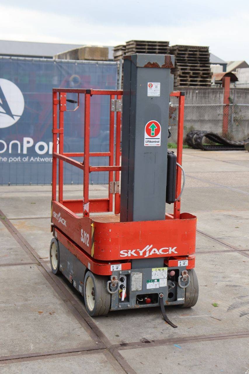 Skyjack SJ12 Electric Mast Lift 227kg 5.6m 2013