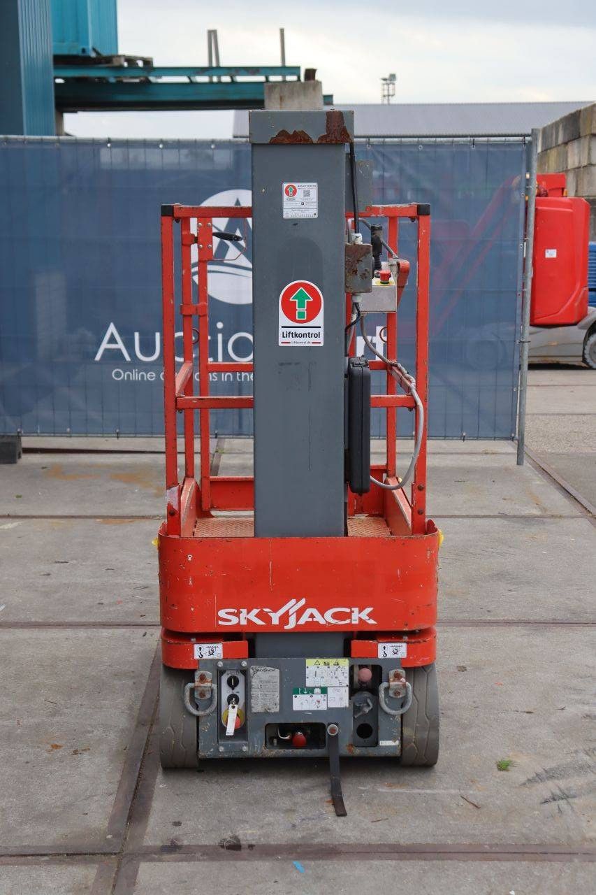Skyjack SJ12 Electric Mast Lift 227kg 5.6m 2013