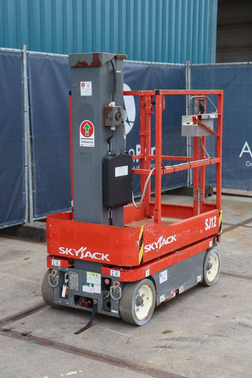 Skyjack SJ12 Electric Mast Lift 227kg 5.6m 2013