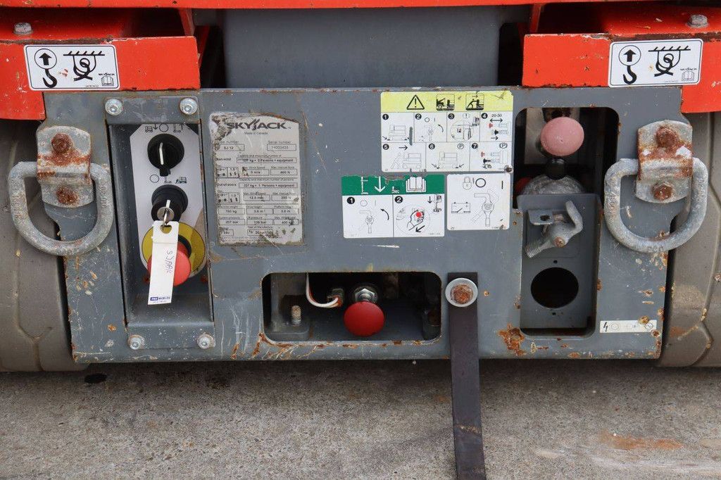 Skyjack SJ12 Electric Mast Lift 227kg 5.6m 2013