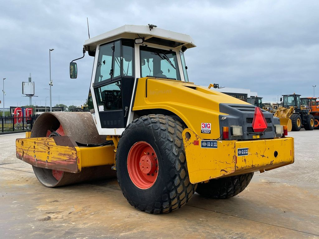 Dynapac CA302D