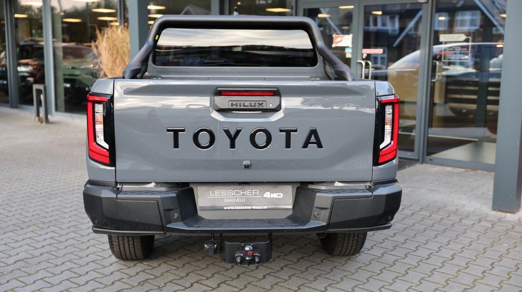 Toyota Hilux 2.8 D-4D DUBBEL CABIN 48V HYBRIDE INVINCIBLE A/T 4WD 5 ZITS VAN