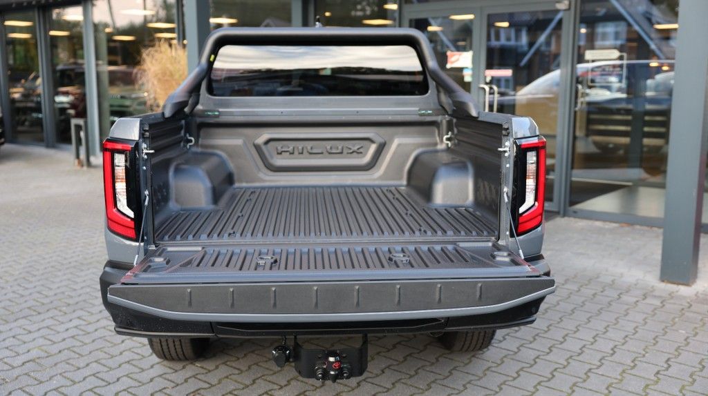 Toyota Hilux 2.8 D-4D DUBBEL CABIN 48V HYBRIDE INVINCIBLE A/T 4WD 5 ZITS VAN