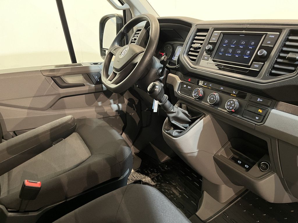 Volkswagen Crafter 35 2.0 TDI L4H3 180 PK / Euro 6 / Trekhaak 3.000 KG / Airco / CarPlay / Cruise Control / PDC / 57.400 KM !!