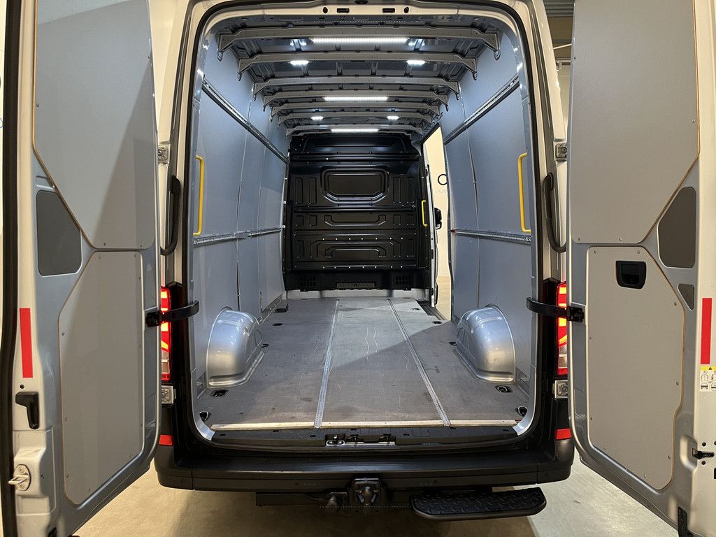 Volkswagen Crafter 35 2.0 TDI L4H3 180 PK / Euro 6 / Trekhaak 3.000 KG / Airco / CarPlay / Cruise Control / PDC / 57.400 KM !!