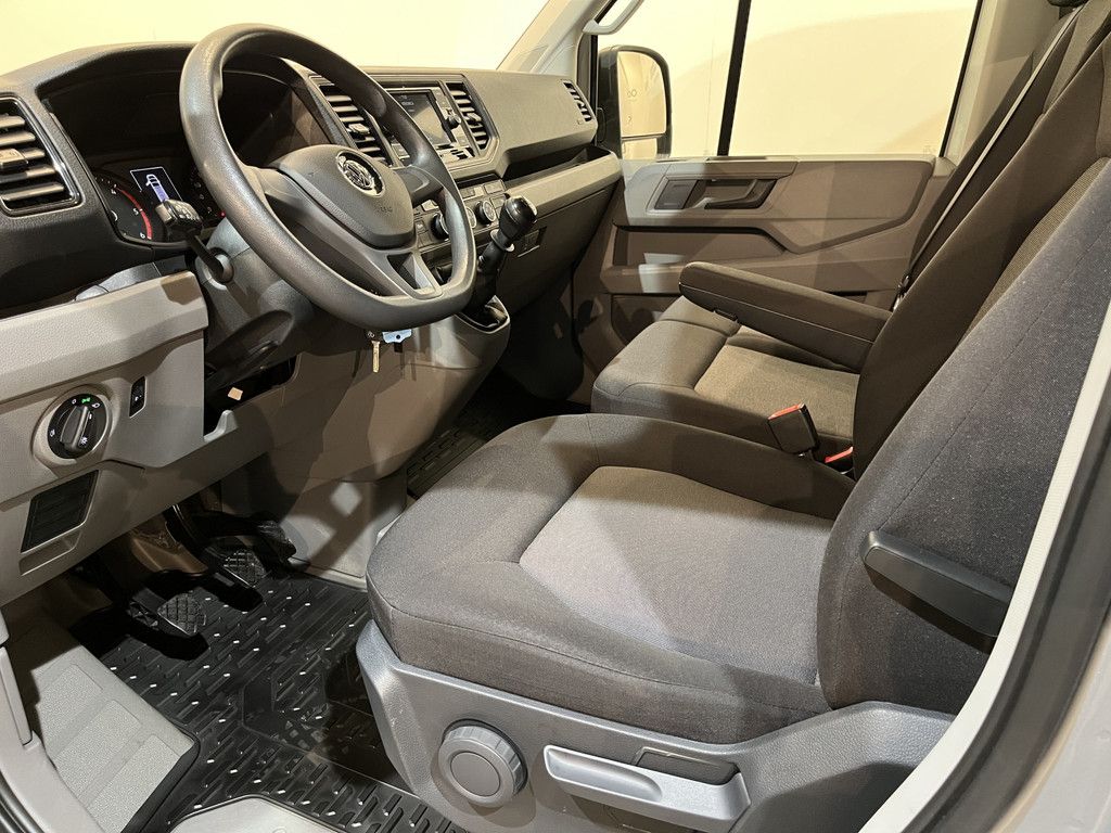 Volkswagen Crafter 35 2.0 TDI L4H3 180 PK / Euro 6 / Trekhaak 3.000 KG / Airco / CarPlay / Cruise Control / PDC / 57.400 KM !!