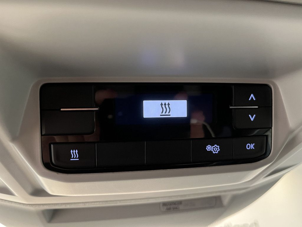 Volkswagen Crafter 35 2.0 TDI L4H3 180 PK / Euro 6 / Trekhaak 3.000 KG / Airco / CarPlay / Cruise Control / PDC / 57.400 KM !!